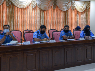 ސަފަރީގައި އަންހެނަކަށް ޖިންސީ ގޯނާކުރި ކަމަށް ބުނާ މައްސަލާއަ ގުޅޭ ގޮތުން ފުލުހުން ރައްޔިތުންގެ މަޖިލީހުގެ ޖެންޑާ ކޮމިޓީ އަށް މައުލޫމާތު ދިނުމުގެ ތެރެއިން