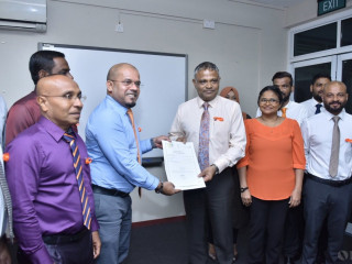 އެމްއާރުއެމް ރަޖިސްޓްރީކުރިކަމުގެ ލިޔުން ހަވާލުކުރުން