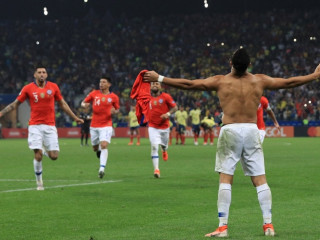 ޗިލީ އަދި ކޮލަމްބިއާ ބައްދަލުކުރި މެޗުގެ ތެރެއިން