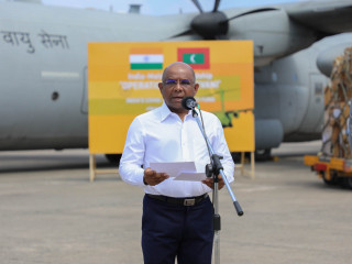 ފޮރިން މިނިސްޓަރ އަބްދުﷲ ޝާހިދު އިންޑިއާއިން  ރާއްޖެއަށް ފޯރުކޮށްދިން އެހީއާ ހަވާލުވުމުގެ ރަސްމިއްޔާތެއްގައި ވާހަކަ ދައްކަވަނީ