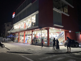 Red Wave Mega Mall in Hulhumalé