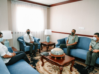 ރައްޔިތުންގެ މަޖިލީހުގެ ރައީސް، ރައީސް މުހައްމަދު ނަޝީދު ސިފައިންގެ އިސްވެރިންނާ ބައްދަލުކުރައްވަނީ