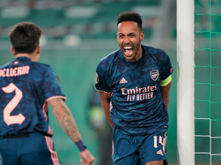 ރެޕިޑް ވިއެން އާއި އާސެނަލް ބައްދަލުކުރި މެޗުގެ ތެރެއިން: މި މެޗުން އާސެނަލް މޮޅުވީ 2-1 ން