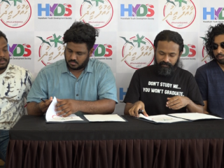 ހައިޑްސް އިން ގްރެވިޓީ ބޭންޑްއާއި އެކު ސޮއި ކުރަނީ