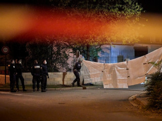 ޕެރިހުގައި މީހަކު ގަތުލުކޮށްލީ ކީރިތި ރަސޫލާގެ ކާޓޫނު ކުރަހާ ދަރިވަރުންނަށް ދެއްކުމުން