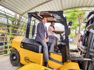 High Commissioner of India to the Maldives Sanjay Sudhir with Mayor of Malé City Shifa Muhammad.