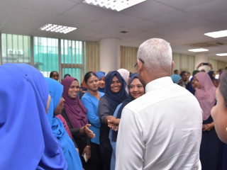 ރައީސް އިބްރާހިމް މުހައްމަދު ސޯލިހް، ސިވިލް ސާރވިސް މުވައްޒިފުންނާއި ސަލާމްކުރައްވަނީ