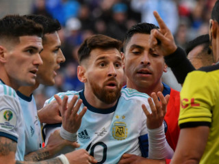 ބައިނަލްއަގުވާމީ ފުޓުބޯޅައިން ތިން މަހަށް މެސީ ސަސްޕެންޑުކޮށް ޖޫރިމަނާކޮށްފި