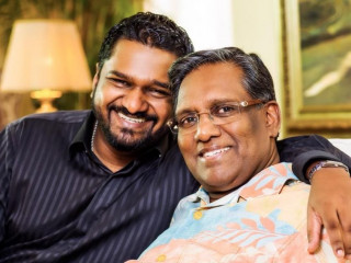 ޑރ. ވަހީދާއި ދަރިކަލުން ޖެފްރީ ސާލިމް ވަހީދު - ފޮޓ: ފޭސްބުކް