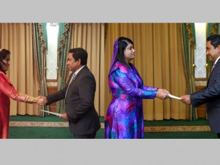 ރައީސް ޔާމީންގެ ވެރިކަމުގައި ރައީސް އޮފީހުގެ ލީގަލް އެފެއަރޒުގެ އިސްވެރިޔާ ބިޝާމް އަދި ބިޝާމަށްފަހު އެމަގާމަށް ވަޑައިގެންނެވި އާޒިމާ