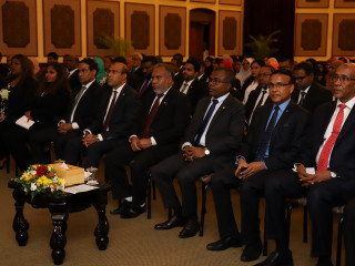 ސިމްޕޯޒިއަމް ފައްޓަވައިދެއްވީ ދިވެހިރާއްޖޭގެ އުއްތަމަ ފަނޑިޔާރު އޮނަރަބަލް ޑރ. އަޙްމަދު ޢަބްދުﷲ ދީދީ