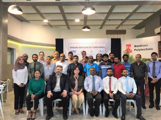 ޓެކްނީޝަނުންނަކީ ލައިސަންސް އޮވެ މަސައްކަތްކުރާ ބަޔަކަށް ހެދުމަށް ބޭއްވި ޕްރޮގްރާމްގެ ބައިވެރިން