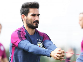 މެންޗެސްޓާ ސިޓީއަށް ކުޅެމުން އަންނަ ޖަރުމަންގެ މިޑްފީލްޑަރު އިލްކާއި ގުންޑޮގާން