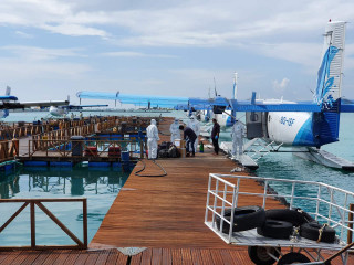 ކޮވިޑް-19ށް ޕޮޒިޓިވްވި މީހުން ކަރަންޓީން ކުރުމަށް މޯލްޑިވިއަންގެ ސީޕްލޭންގައި އުފުލުމުގެ މަސައްކަތް ކުރަނީ