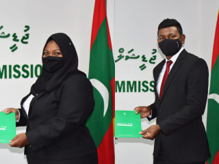 އަލްއުސްތާޛު ޞަފްޢަތު ޙަބީބު (ކ) އަލްއުސްތާޛާ މަރްޔަމް ޠާއިފާ (ވ)