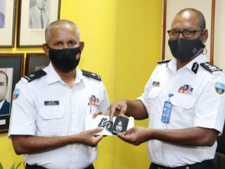 ޑެޕިއުޓީ ކޮމިޝަނަރ އޮފް ކަސްޓަމްސްގެ މަގާމަށް މަހުމޫދް ރިޔާޒު އައްޔަނުކުރައްވާ އެކަމުގެ ލިޔުން ހަވާލުކުރަނީ