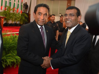 ރައީސް ޔާމީން ވެރިކަމުގެ ހުވާކުރެއްވި ދުވަހު ރައީސް ނަޝީދު ސަލާމް ކުރައްވަނީ