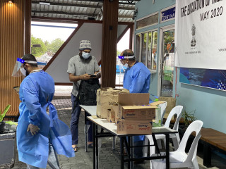 އިންޑިއާ މަނަވަރުގައި ފުރި މީހެއްގެ ޕާސްޕޯޓް ޗެކްކުރަނީ- ރާއްޖޭގައި ތާށިވި އިންޑިއާ މީހުން ފޮނުވަން ދެ ސަރުކާރުން ދަނީ ގުޅިގެން މަސައްކަތް ކުރަމުން