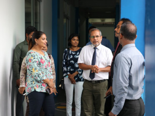 އެޑިއުކޭޝަން މިނިސްޓަރ އައިޝަތު އަލީ ބައެއް ސުކޫލުތަކަށް ވަޑައިގެން ދަރރިވަރުންގެ ހާލު ބައްލަވާލައްވަނީ