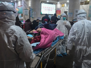 އެމެރިކާގެ ހޮސްޕިޓަލެއްގައި ކޮވިޑްގެ ބަލި މީހުންނަށް ފަރުވާ ދެނީ؛ އެމެރިކާ އަކީ ދުނިޔޭގައި އެންމެ ގިނަ ކޭސް ރިޕޯޓްކޮށްފައިވާ ގައުމު