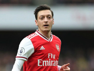 އާސެނަލަށް ކުޅެމުން އަންނަ ޖަރުމަނުގެ މިޑްފީލްޑަރު މެސުޓް އޮޒިލް