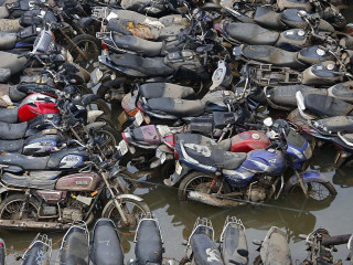 ދެކުނު އިންޑިއާއަށް ކުރަމުންދާ ވިއްސާރައިގައި ބައެއް އިމާރަތްތައް ވެއްޓި 17 މީހަކު މަރުވެއްޖެ