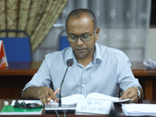 މަޖިލީހުގެ ހެންވޭރު ހުޅަނގު ދާއިރާގެ މެންބަރު ހަސަން ލަތީފު މަޖިލީހުގެ ކޮމިޓީއެއްގައި