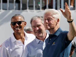 އެމެރިކާގެ ކުރީގެ ތިން ރައީސުން ކަމުގައިވާ ބިލް ކްލިންޓަން، ޖޯރޖް ޑަބްލިޔު ބުޝް އަދި ބަރަކް އޮބާމާ