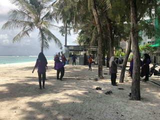 ހުޅުމާލެ ބީޗްގައި ފައިގަތަޅާ ކުޅެނީ