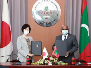 ކޯސްޓްގާޑަށް ޖަޕާނުން އެހީ ފޯރުކޮށްދިނުމާ ގުޅޭ އެކްސްޗޭންޖް އޮފް ނޯޓްސްގައި ސޮއިކުރުމަށް ބޭއްވި ރަސްމިއްޔާތުގެ ތެރެއިން