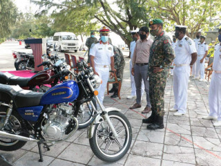 އެމްއެންޑީއެފް ކޯސްޓްގާޑަށް ސައިކަލު ހަވާލުކުރުމަށް ބޭއްވި ރަސްމިއްޔާތުގެ ތެރެއިން