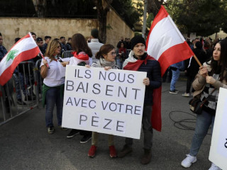 ލުބްނާން ސަރުކާރާއި ދެކޮޅަށް އެޤައުމުގަ ކުރިޔަށްދާ މުޒާހަރާގެ ތެރެއިން / ފޮޓޯ: ސައުދީ ގެޒެޓް