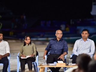 (L to R) STO Managing Director Hussain Amru Rasheed, Fisheries Minister Zaha Waheed, President Ibrahim Mohamed Solih and Vice President Faisal Naseem at Thinadhoo\'s \'Jazeera Holhuashi\'