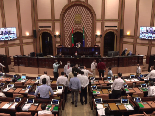 2 ޖޫން 2020 ވަނަ ދުވަހުގެ ދަންވަރު 1.30 ގައި ބޭއްވި މަޖިލިސް ޖަލްސާގައި މެމްބަރުންގެ މެދުގައި ހިނގި ހަމަނުޖެހުމުގެ ތެރެއިން