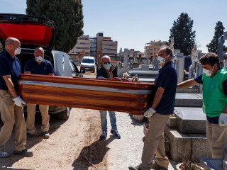 ސްޕެއިންގައި ވައިރަސް ޖެހިގެން މަރުވާ މީހުންގެ ސަންދޯއް އުފުލަނީ