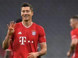 ލެވަންޑޯސްކީގެ ހަތަރު ލަނޑުން ބަޔާނަށް މޮޅެއް