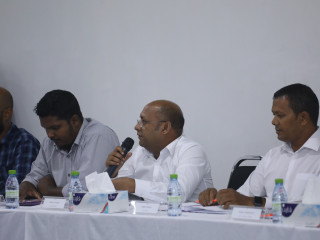 ސިޔާސީ ޕާޓީތަކުން ބޭއްވި މަޝްވަރާތަކުގައި ލޭބާ ޕާޓީގެ އިސް ބޭފުޅުން ވާހަކަ ދައްކަނީ