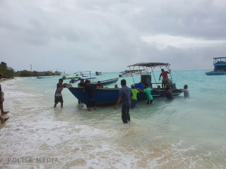 Police and locals in Muli island in Meemu atoll active in relief efforts due to adverse choppy seas