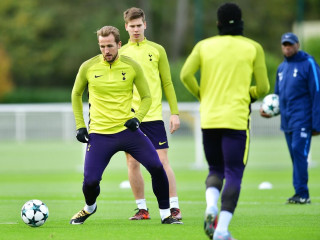 ޓޮޓެންހަމް ކުޅުންތެރިންނަށް އެކަނި ތަމްރީނުތައް ހަދަން ފުރުސަތު ދީފި