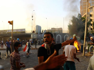 އިރާޤުގައި ކުރިޔަށްދާ މުޒާހަރާ ރޫޅާލަން މަދަނީ ފުލުހުން ކަރުނަ ގޭސް ޖަހަނީ