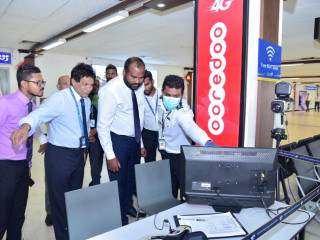 އެއަރޕޯޓުގައި އަޅާފައިވާ ފިޔަވަޅުތައް އޭރުގެ ޓުއަރިޒަމް މިނިސްޓަރ އަލީ ވަހީދު ބައްލަވާލަނީ