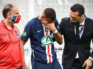 އަނިޔާވެގެން ފޯވާޑް ކީލިއަން އެމްބާޕޭ ދަނޑުން ބާލަނިކޮށް