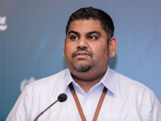 މަބްރޫކް އަޒީޒު: މަސައްކަތްކުރައްވަނީ ކޮވިޑް ޓާސްކްފޯހުގެ ތަރުޖަމާނަކަށް