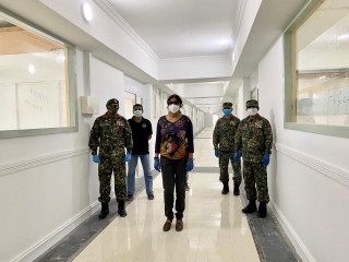 Defence Minister Mariya Didi inspects the medical facility under development in Hulhumale\'