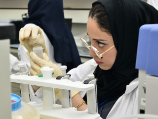 ސައުދީގެ ލެބޯޓަރިއެއް ގައި މީހަކު ހަރަކާތްތެރިވަނީ