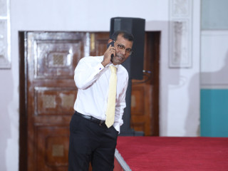 މައްޗަންގޮޅީ މެދު ދާއިރާގެ އިންތިޚާބީ މެމްބަރު މުހައްމަދު ނަޝީދު ހޯމަ ދުވަހުގެ ރޭ ދަރުބާރުގޭގައި ހުންނަވައި ރައީސް އިބްރާހިމް މުހައްމަދު ސޯލިހް އަށް ގުޅުއްވައިގެން ވާހަކަ ދައްކަވަނީ