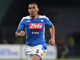 ނަޕޯލީއަށް ކުޅެމުން އައި ބްރެޒިލް މިޑްފީލްޑަރު އެލަން