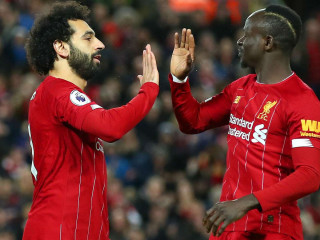 ލިވަރޕޫލަށް ލަނޑު ޖަހައިދިން ސަދިއޯ މާނޭ އާއި މުހައްމަދު ސަލާހު