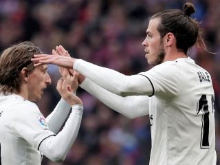 ރެއާލް މެޑްރިޑްގެ ފޯވާޑް ގެރެތު ބޭލް އާއި މިޑްފީލްޑަރު ލޫކާ މޮޑްރިޗް އެކުގައި