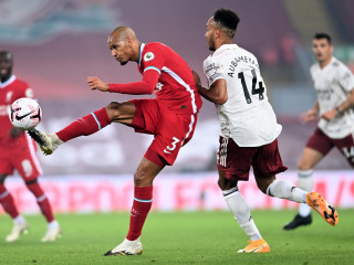 ޕްރިމިއާ ލީގުގައި ލިވަޕޫލާއި އާސެނަލް ބައްދަލުކުރި މެޗުގެ ތެރެއިން